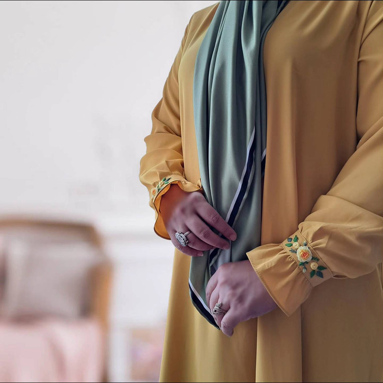 مانتو عبایی سه گل با گلدوزی برزیلی